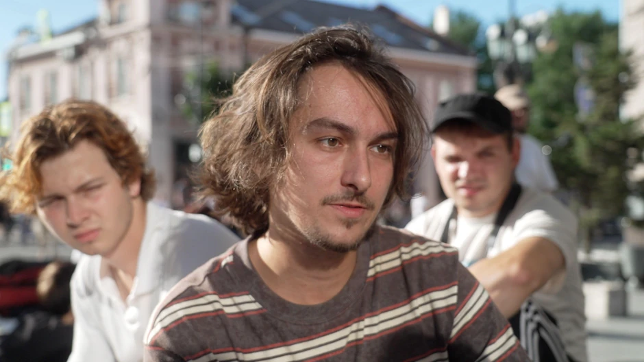 Lokalni muzičar Džoni London kaže da mladi ljudi poput njega nikada ne pričaju o ratu u Ukrajini | Foto: BBC