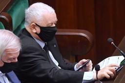 Kaczyński: Dwa projekty dotyczące sądów można połączyć w jeden