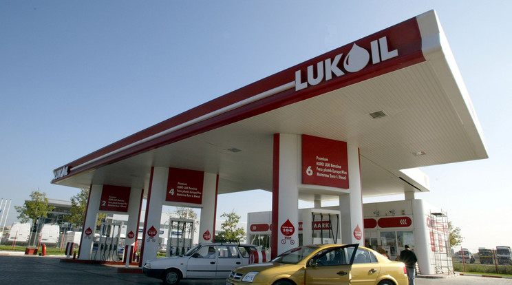 Átmeneti jelleggel a Lukoil is korlátozásokat vezet be/ Fotó: Northfoto