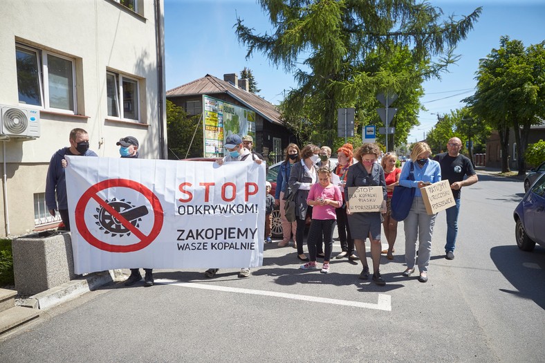 Protest mieszkańców Porszewic i okolic przeciwko kopalni żwiru