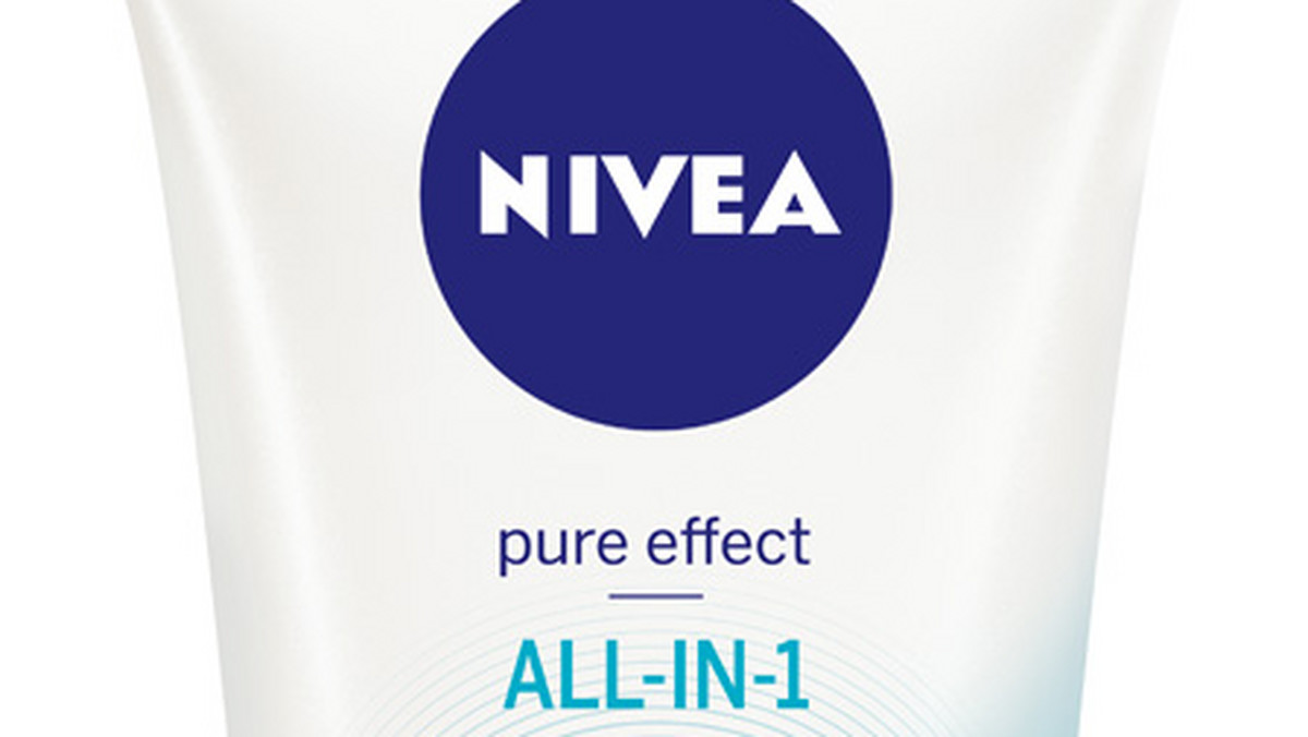 NIVEA prezentuje kosmetyk 3w1 żel-peeling-maska NIVEA Pure Effect ALL-IN-1. Produkt dzięki swojemu zaawansowanemu działaniu oczyszcza, matuje, pielęgnuje, zwalcza bakterie i nie podrażnia wrażliwej skóry. Bogata formuła zawierająca Hydra IQ gwarantuje odpowiednie nawilżenie. Twoja skóra będzie głęboko oczyszczona i wyraźnie gładsza.