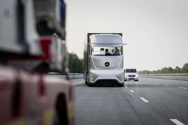 Autonomiczne ciężarówki Mercedesa