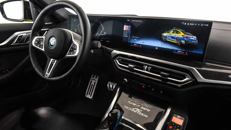 Koncepcyjny radiowóz BMW i4 AC Schnitzer