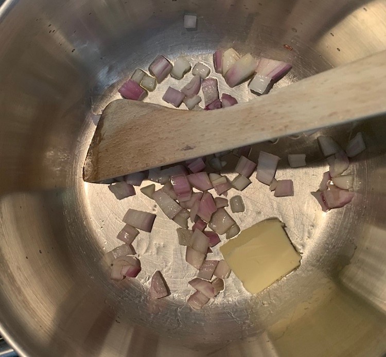 Ako pripraviť hráškový krém s kokosovým mliekom.