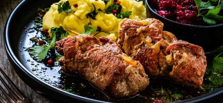 Roladki ze schabu z warzywami. Alternatywa dla schabowego od Jakuba Kuronia