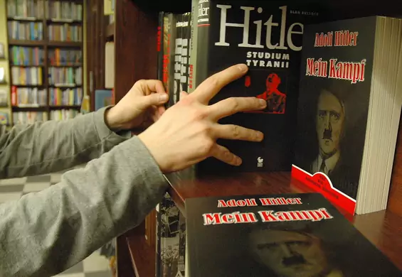 Studenci stworzyli nową wersję Mein Kampf. Po przeczytaniu tej książki Hitler mógłby być niezadowolony