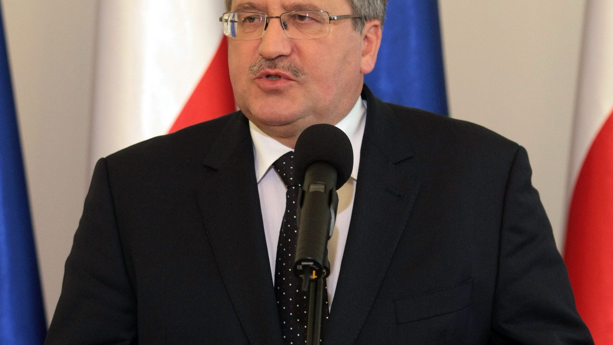 Prezydent Bronisław Komorowski zaprosił do siebie Donalda Tuska i Waldemara Pawlaka, gdyż zainteresowany jest procesem tworzenia nowego gabinetu i stanem uzgodnień między koalicjantami - powiedziała szefowa prezydenckiego biura prasowego Joanna Trzaska-Wieczorek.