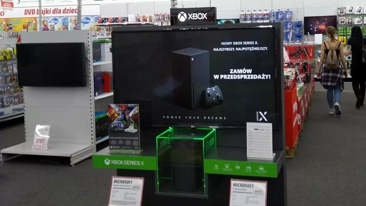Xbox Series X na wystawie sklepowej