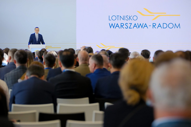 Premier Mateusz Morawiecki podczas otwarcia Lotniska Warszawa-Radom