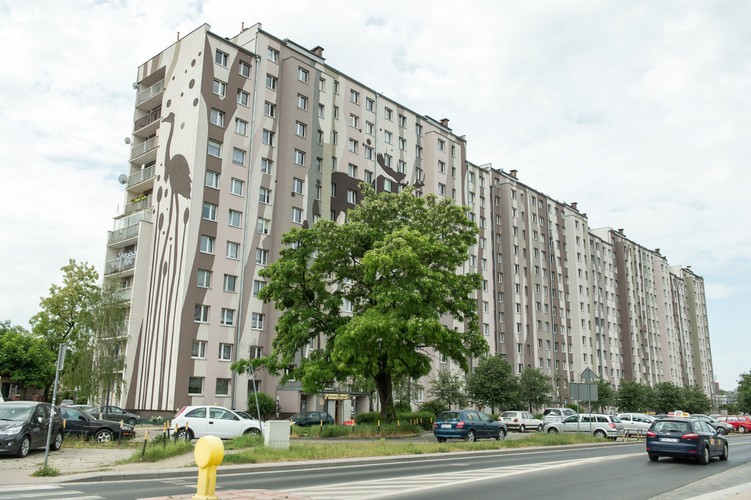 Instalacja solarna na dachu bloku przy ulicy Świeradowskiej we Wrocławiu to element pilotażowego projektu z ogólnopolskiego programu Prosument. 

<br><br> fot. (mk/mr) PAP/Maciej Kulczyński