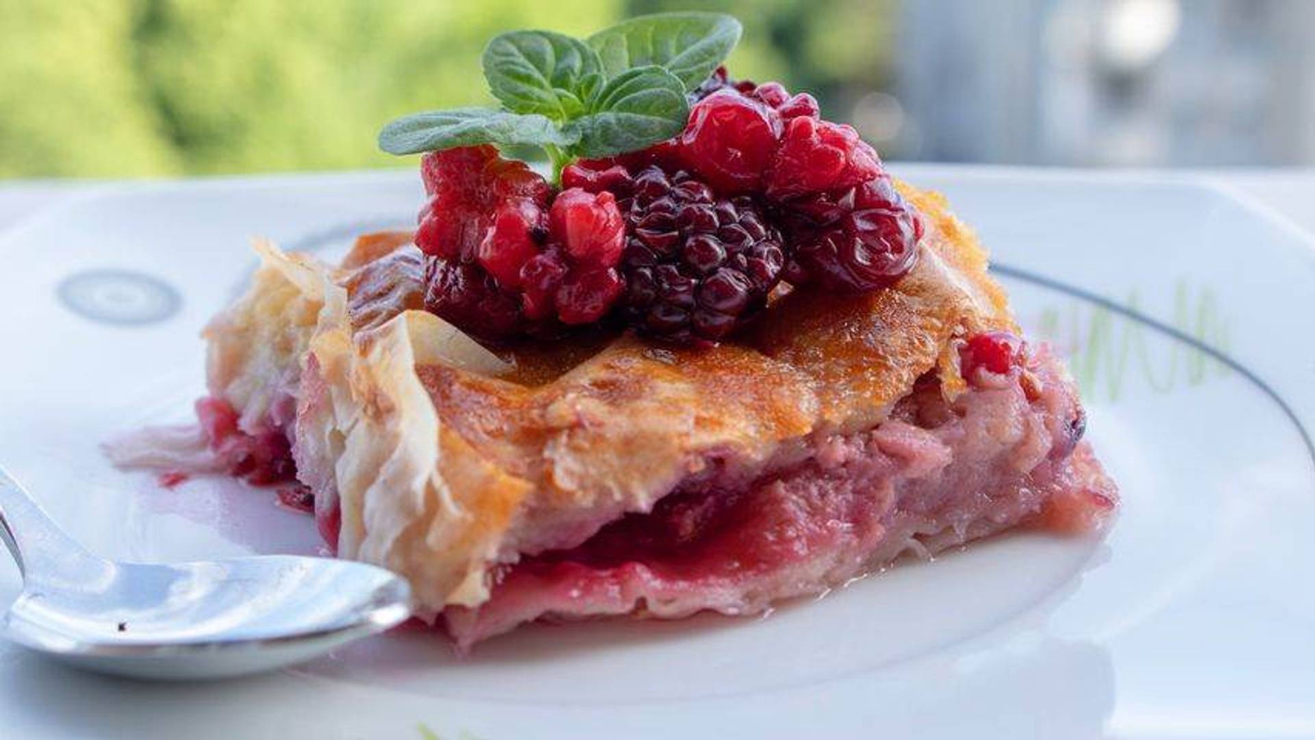 Baklava sa šumskim voćem je novi letnji hit, a recept baš jednostavan