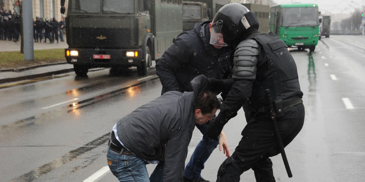 Zamieszki na demonstracji. Biją pałkami opozycję