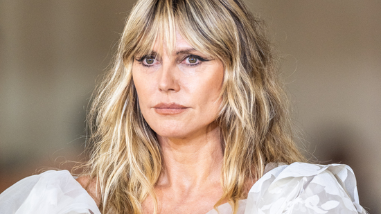 Heidi Klum a világ legzavarbaejtőbb ruhájában lopta el a show-t a Vivienne Westwood divatbemutatón