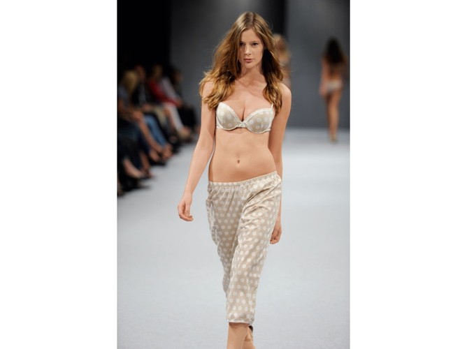 Bieliźniane figle-migle - kolekcja bielizny United Colors of Benetton na lato 2011.