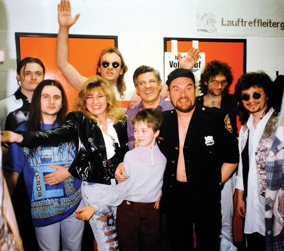 Düsseldorf. Od lewej: Adam Drath, Tomasz Spodyniuk, Beata, Artur Daniewski, Tadeusz Filipiak (organizator koncertów) z synem, Jarosław Kozidrak, Krzysztof Nieścior, Piotr Bielecki