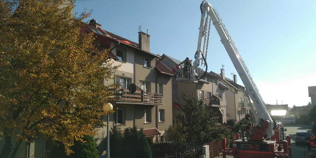 Spadochroniarka wylądowała na dachu domu w Pruszczu Gdańskim.