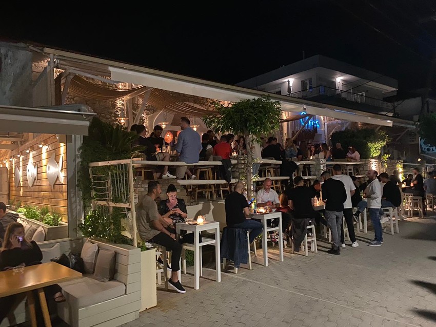 Turisti polako pune bašte lokala u Grčkoj