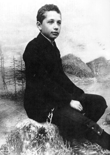  Albert Einstein w wieku 14 lat 