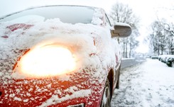 Grzanie silnika na postoju przed jazdą jest bez sensu? Mechanicy obalają zimowe mity