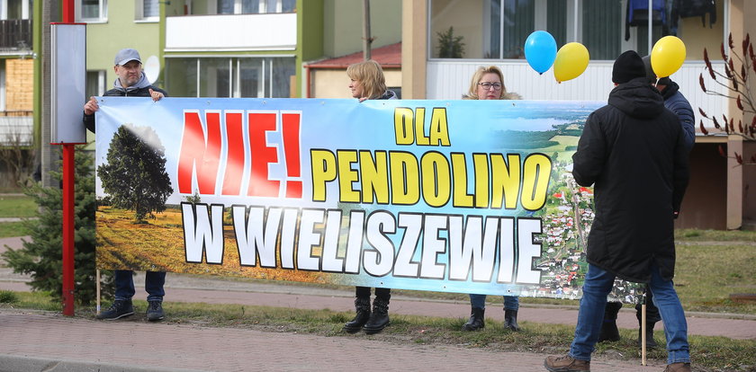 Mieszkańcy Wieliszewa protestują: pendolino nie da nam żyć!