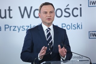 Duda: Trzeba odbudować armię opierając się na polskiej produkcji