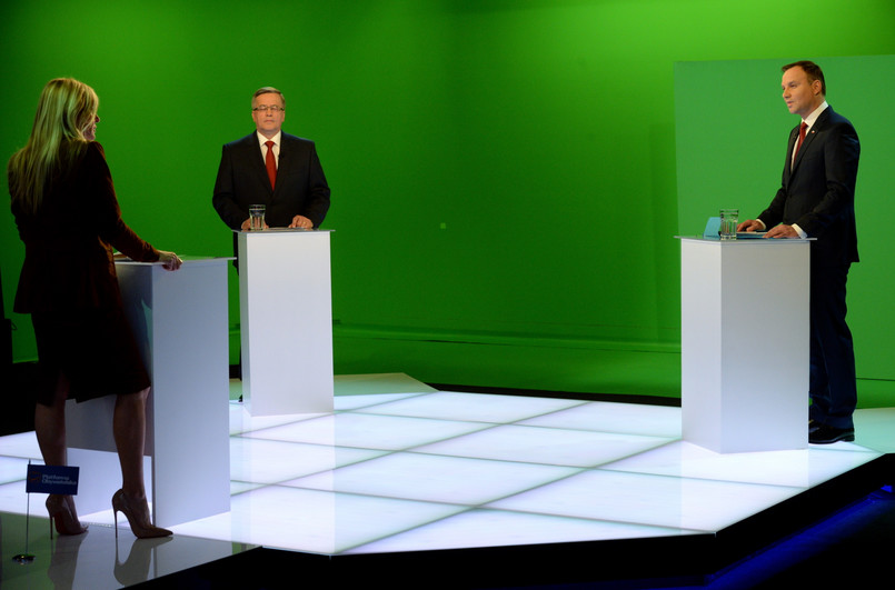 Andrzej Duda i Bronisław Komorowski podczas debaty w wirtualnym studiu TVN w Warszawie