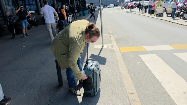 Željko Šašić pravi scene na aerodromu