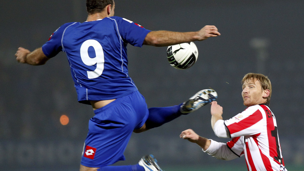 Ruch Chorzów pokonał po dogrywce Cracovię 2:1 (0:0, 1:1)  w środowym meczu 1/8 finału Pucharu Polski. Gola na wagę awansu zdobył dla gospodarzy w 120. minucie Marek Zieńczuk.