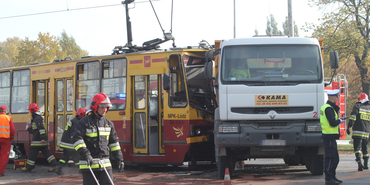 zderzenie tramwaju i wywrotki na pabianickiej