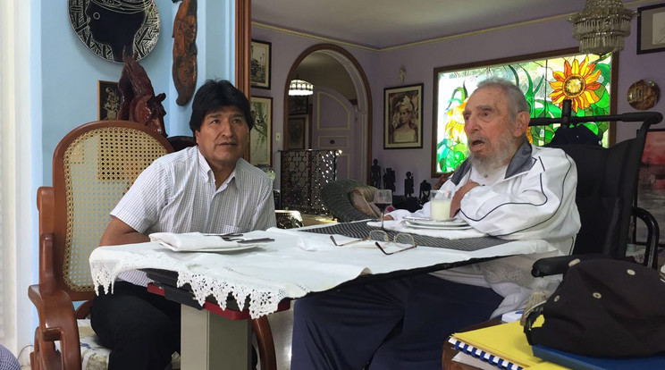 Eggyüt nézi az olimpiát Fidel Castro és Evo Morales/Fotó: MTI