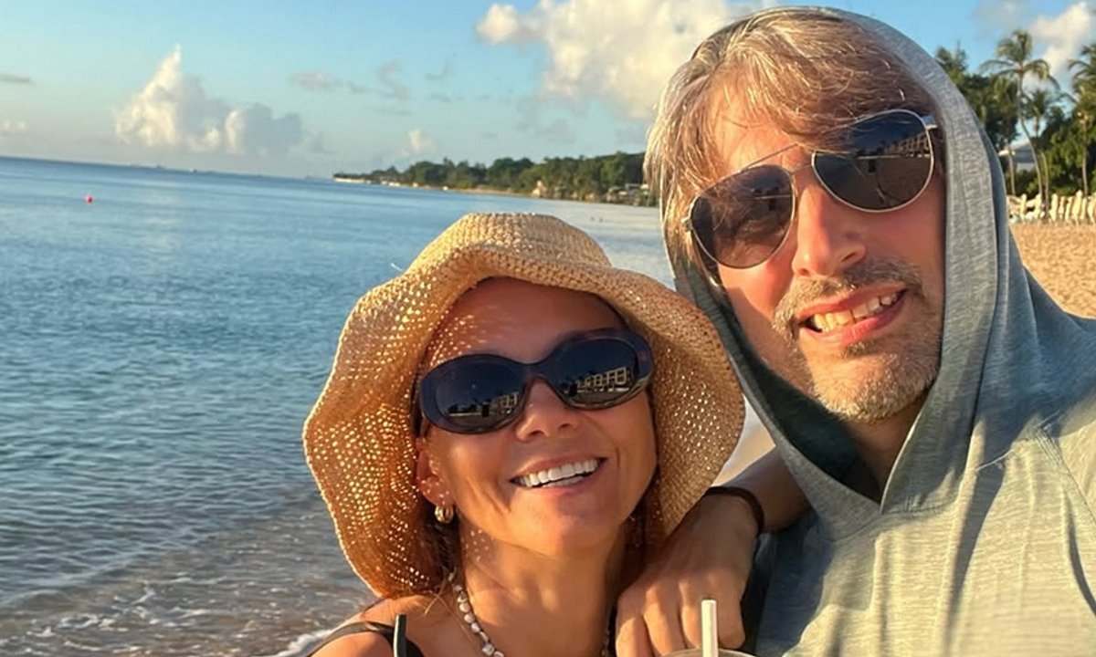 Kinga Rusin z ukochanym na Barbadosie. Pokazała zdjęcia w kostiumie kąpielowym. "No gwiazda!"