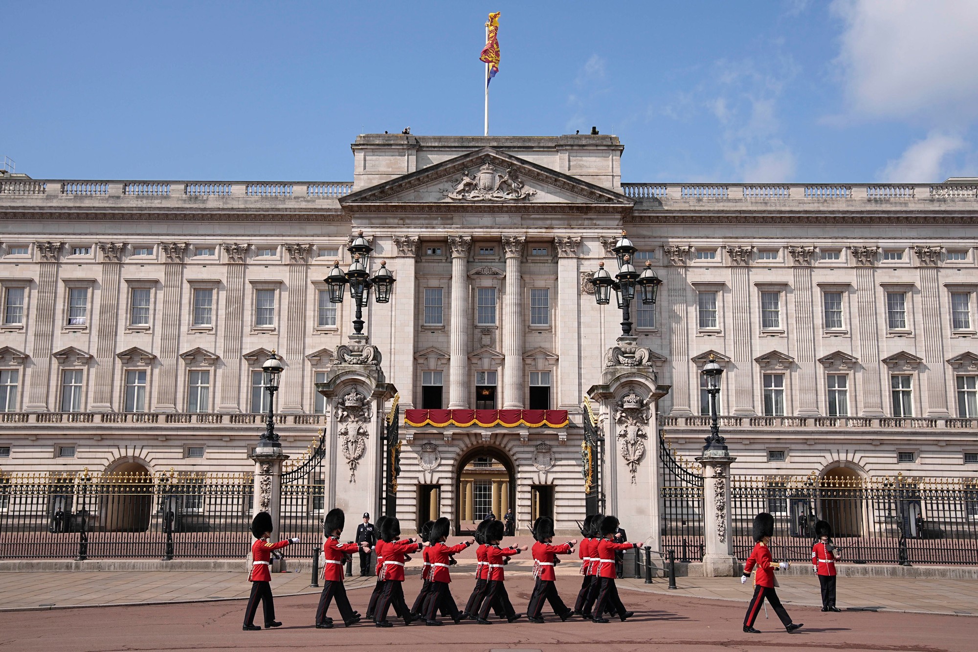 Vojenská prehliadka Trooping the Colour na počesť narodenín britského kráľa Karola III.