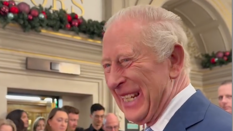 Kráľ Karol III. prehodil pár slov so Slovenkou. 