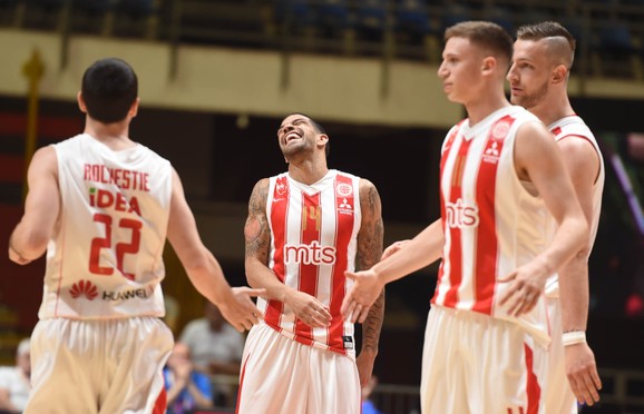 Džejms Feldin je blistao