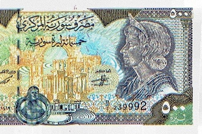 Syryjski 500-funtowy banknot zawiera oblicze królowej Zenobii, która była III-wieczną władczynią Imperium Palmyreńskiego (które powstało na drodze oderwania się od Rzymu). Zasłynęła ona tym, że stanęła na czele powstania przeciwko Imperium Rzymskiemu.