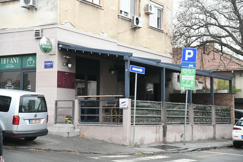 Zapaljen kafić na Vračaru