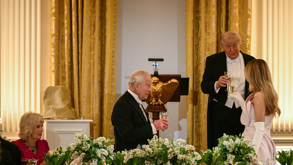 Donald i Melanija Tramp sa kraljem Čarlsom i kraljicom Kamilom