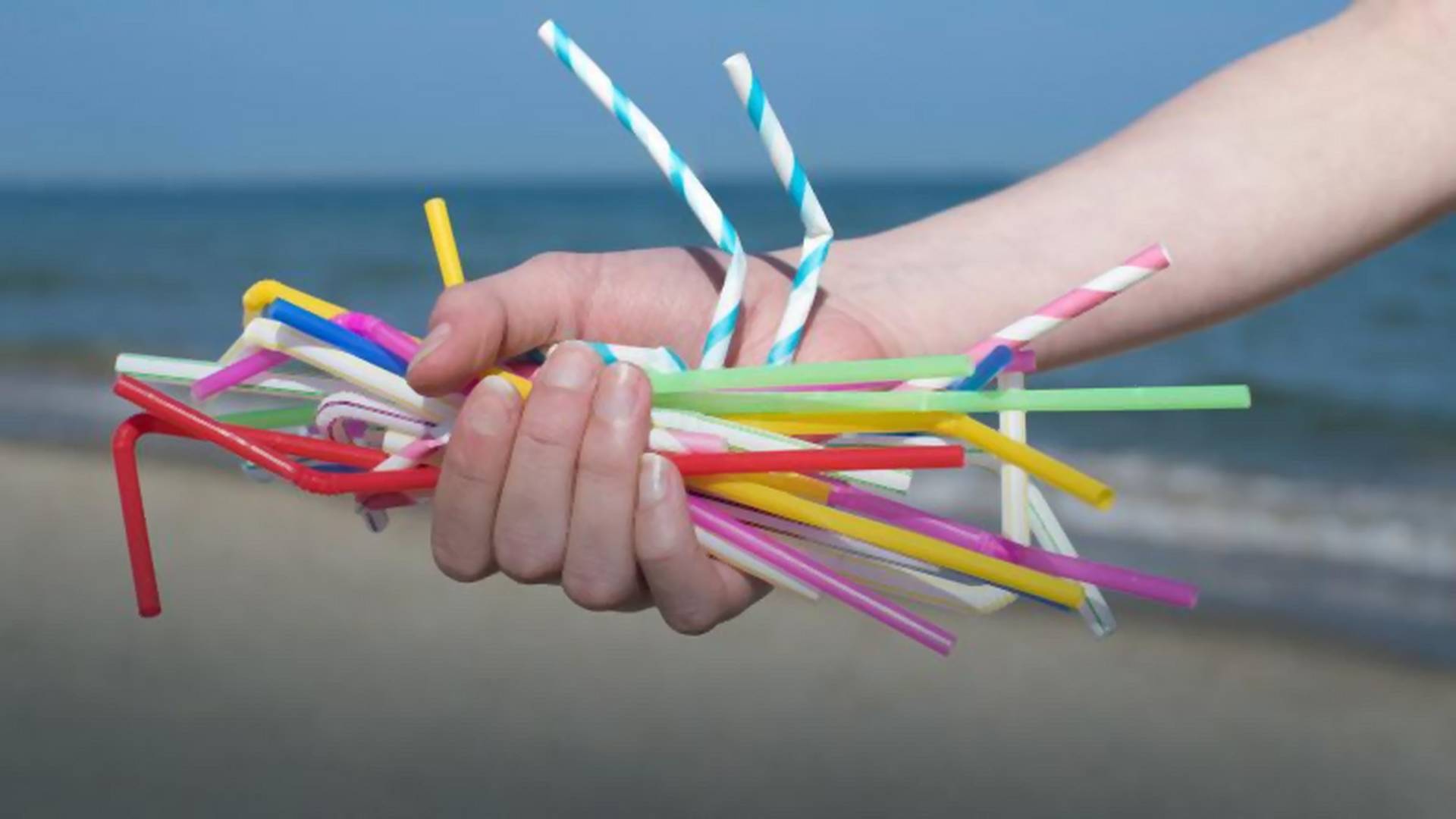 500 euro kary za korzystanie z plastikowych sztućców i toreb na włoskich plażach