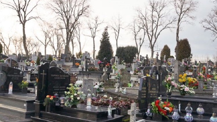 Na cmentarzu w Bełchatowie wprowadzono nowy cennik opłat 