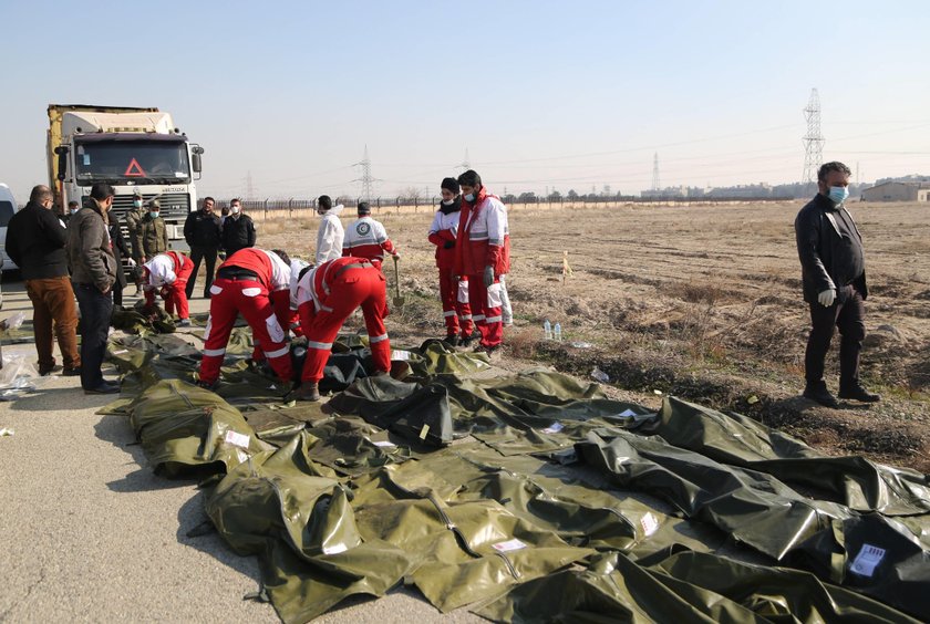 Eksperci o śmierci 176 osób: bomba, gwałtowne zdarzenie w powietrzu 