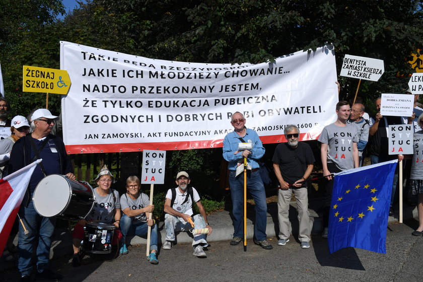 Gorąco na rozpoczęciu roku z udziałem Szydło