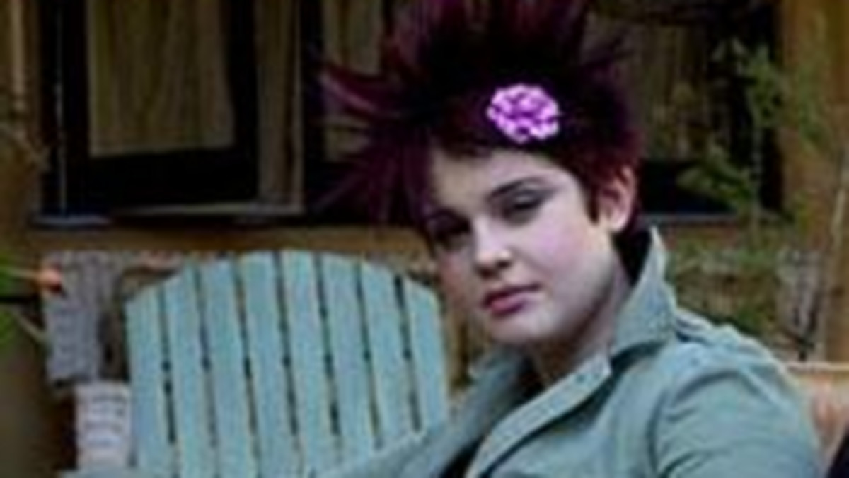 Kelly Osbourne skrytykowała gwiazdy, które wystawiają swoje dzieci na widok publiczny.