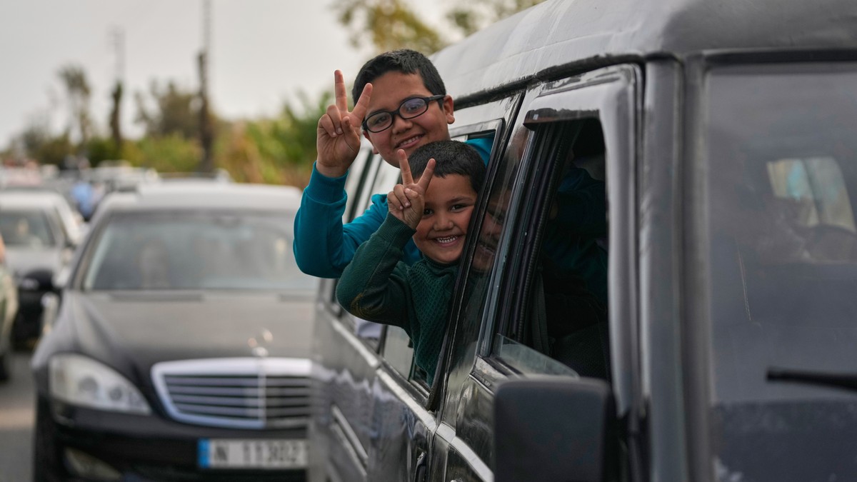 Raseljene porodice iz Libana se vraćaju svojim kućama nakon primirja između Hezbolaha i Izraela