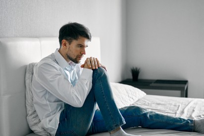 A prosztatagyulladás tünetei: így vehetjük észre férfiként – sőt nőként is, ha a párunk érintett