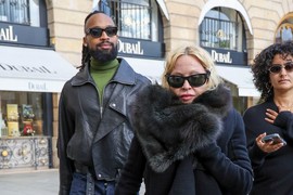 "MADONA JE IZLAPELA BABA zato ne zna da se obuče, OPROSTITE JOJ" Kraljica popa došla na najprestižniji modni događaj u bizarnom izdanju i MREŽE GORE OD JEZIVIH KOMENTARA