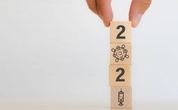 Prof. Gut krytycznie o słowach Bidena: Nie spieszyłbym się z ogłaszaniem końca światowej pandemii