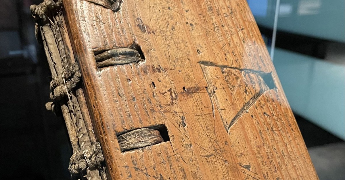 Utseendet til latin forårsaket… blomstringen av runeskrift.  Middelalderens Norge var tospråklig