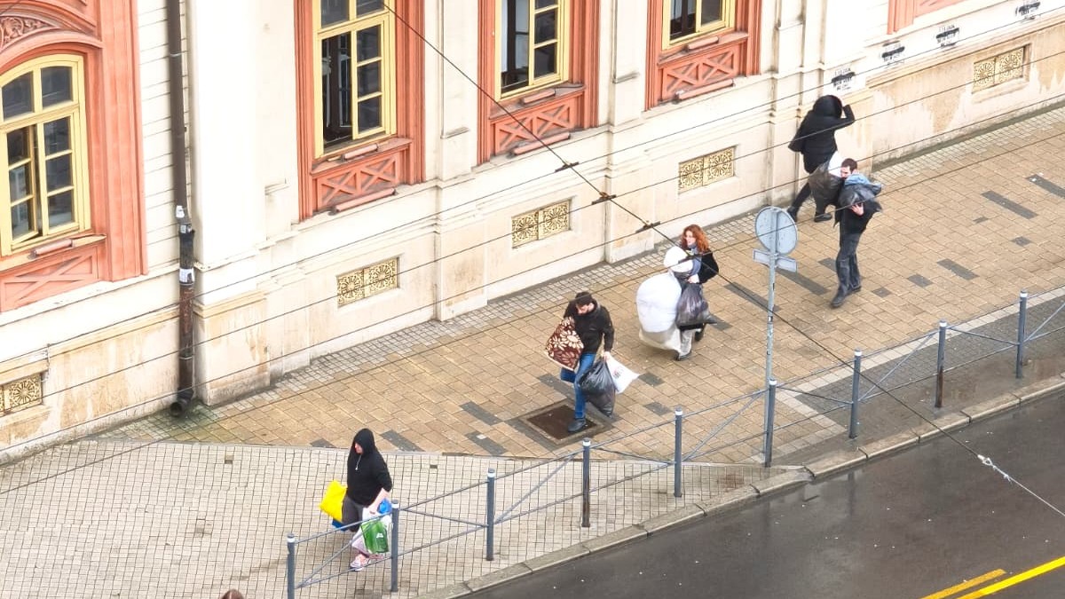 Studenti u blokadi napuštaju zgradu Rektorata 