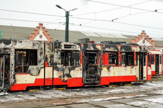 Wielki pożar w zajezdni tramwajowej w Gdańsku. Dwa tramwaje kompletnie spalone!