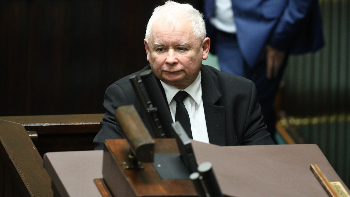Z oświadczenia majątkowego, które Kaczyński złożył pod koniec minionej kadencji Sejmu, wynika, że w tym roku spadła wysokość świadczenia emerytalnego, jakie dostaje.